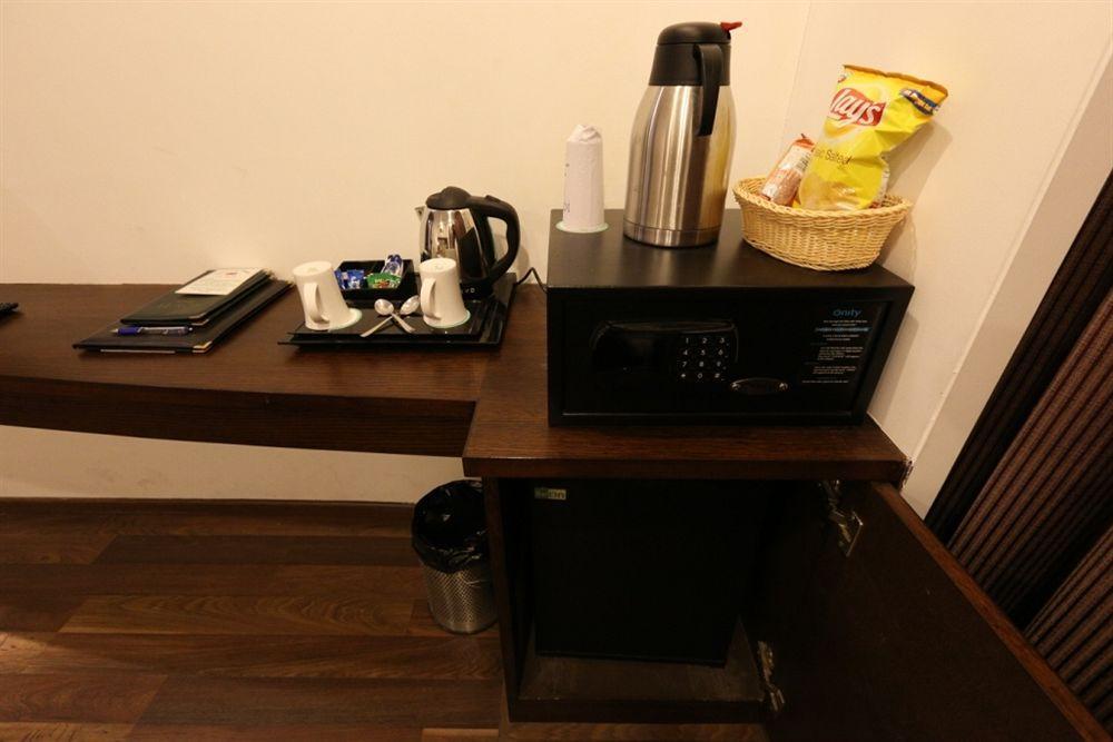 Hotel Le Roi Near New Delhi Railway Station Ngoại thất bức ảnh
