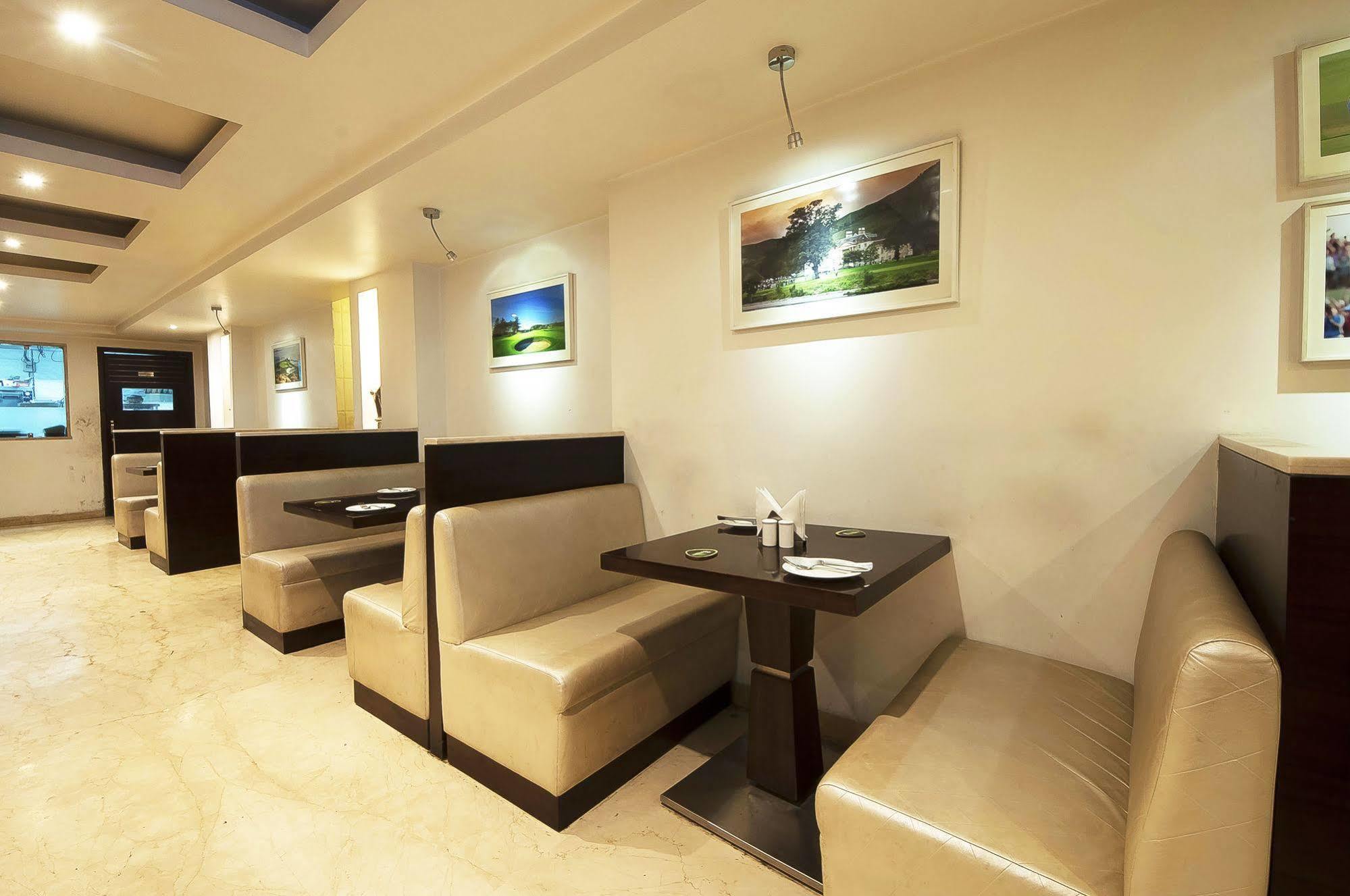 Hotel Le Roi Near New Delhi Railway Station Ngoại thất bức ảnh