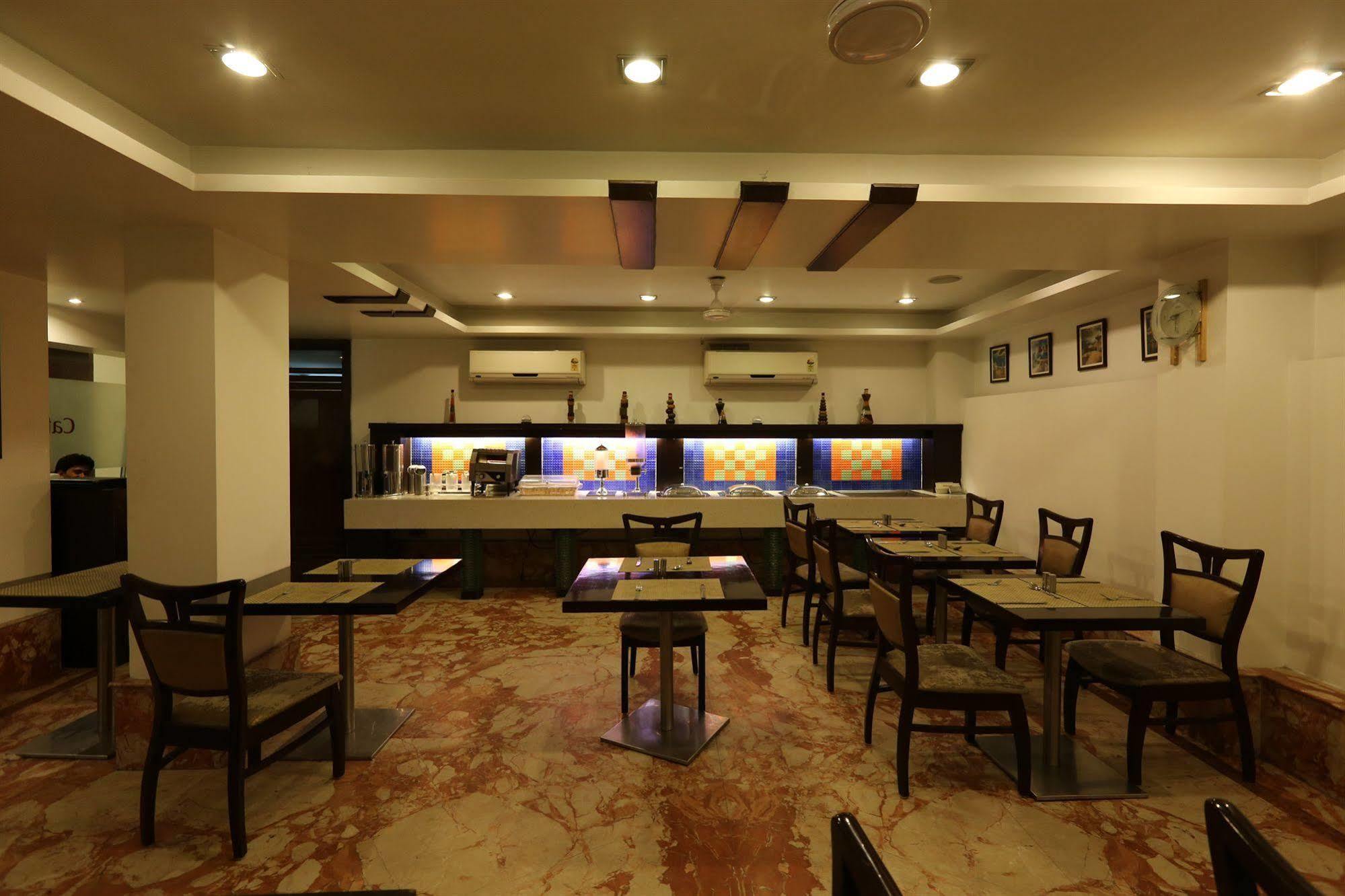Hotel Le Roi Near New Delhi Railway Station Ngoại thất bức ảnh