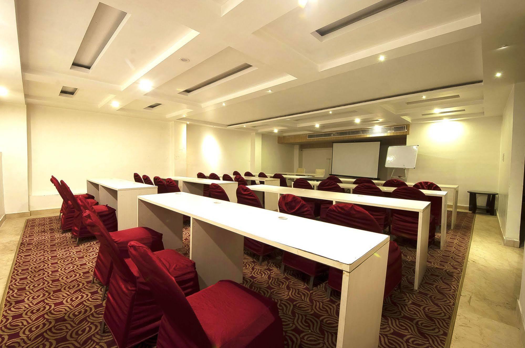 Hotel Le Roi Near New Delhi Railway Station Ngoại thất bức ảnh